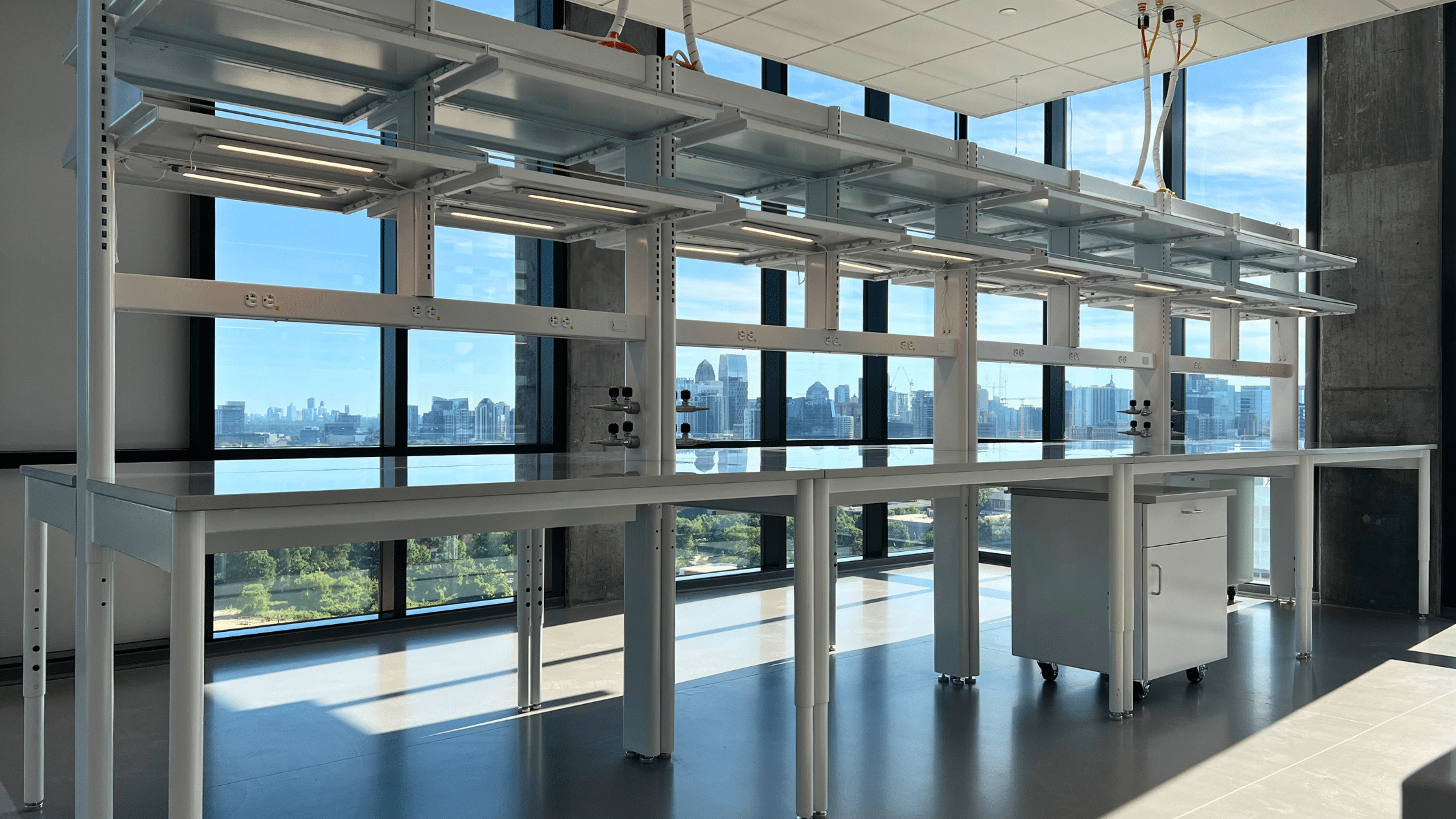 Top Considerations When Buying Lab Benches for Your Research Facility